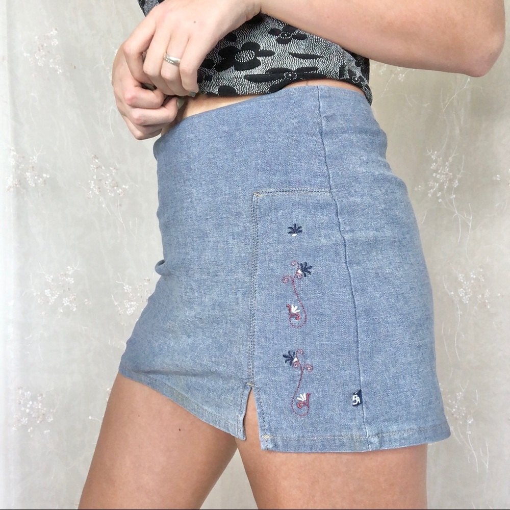 vintage 90s mini skirt 🍄